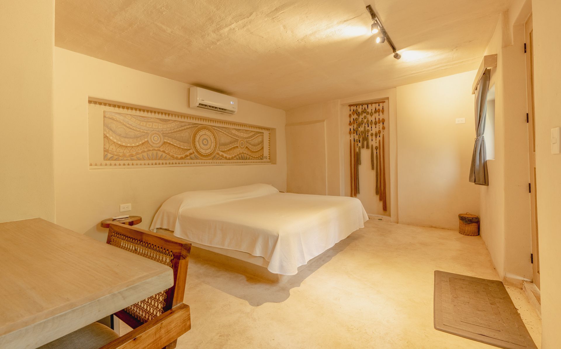 habitacion privada en cancun cerca del aeropuerto con cama y aire acondicionado