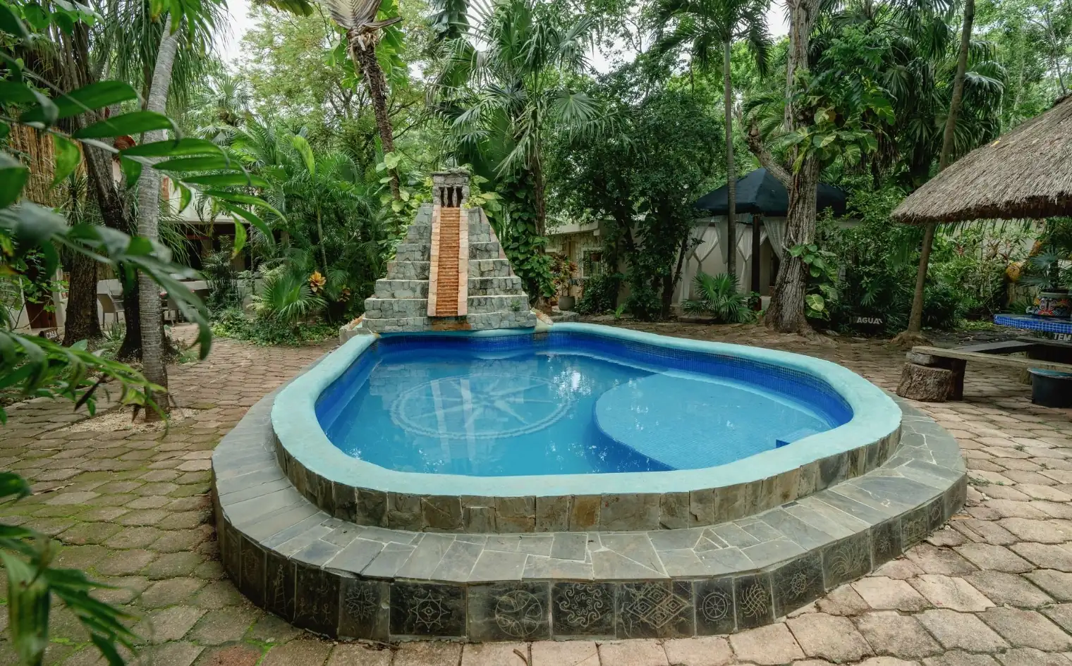 Alberca de OMA Cancún