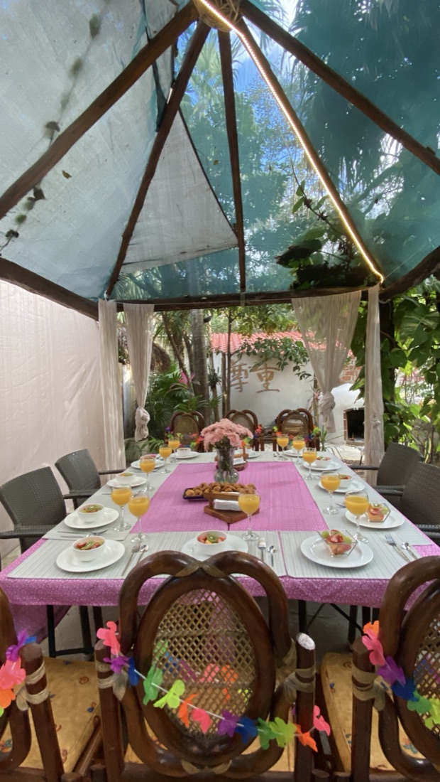 Alimentos en el jardín de OMA Cancún